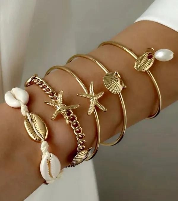 Gold_Mermaid_Mantle_Coastal_Luxury_Stack_Bangle_For_Women
